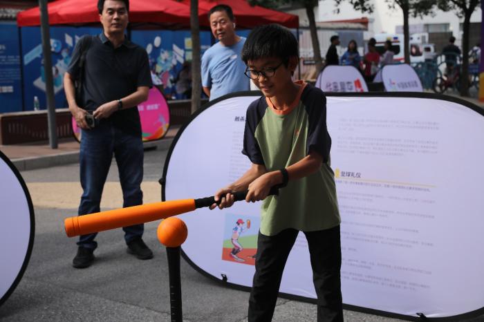 2025年北京站快乐垒球进社区进校园：以体验为核