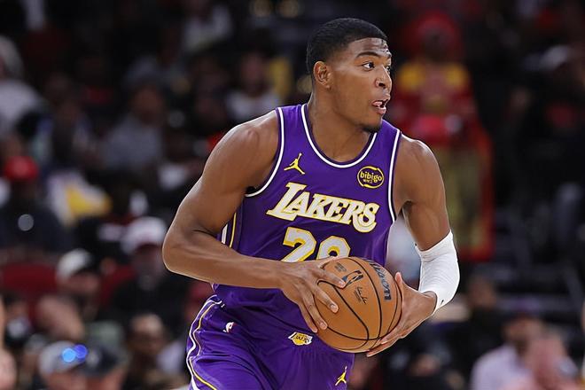 湖人8连胜击败热火 八村塁替补7分助胜