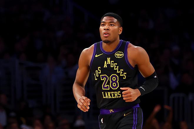 湖人8连胜击败热火 八村塁替补7分助胜