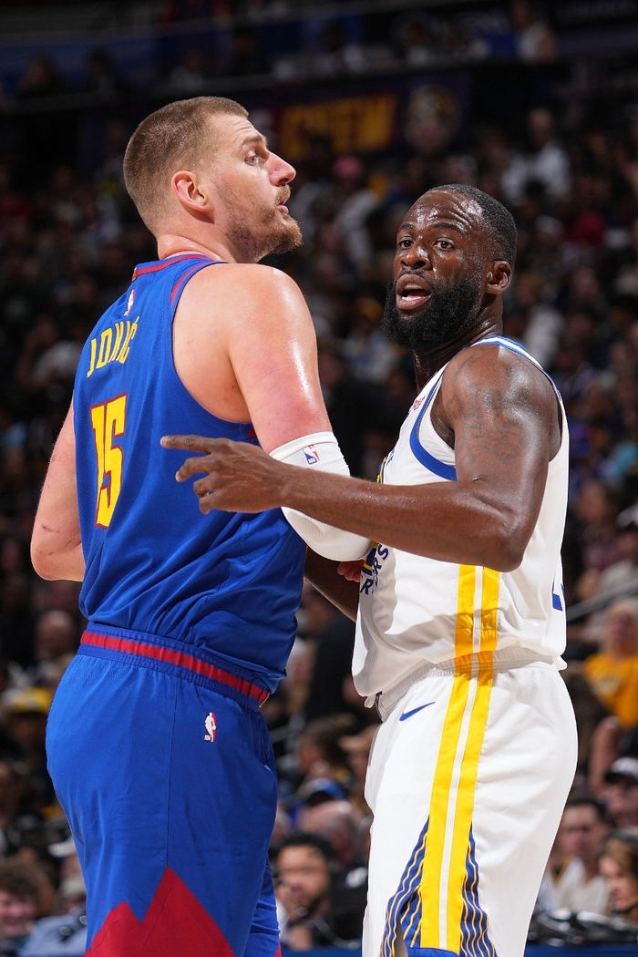 约基奇提前退场掘金逆转勇士波尔津吉斯达成三