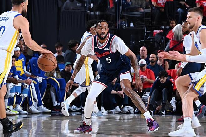 勇士逆转快船晋级季后赛，小琼斯13分难救主