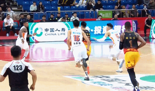 江苏男篮遭福建男篮点球大战逆转 贾尔斯乌龙补