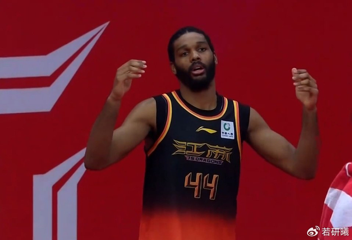 江苏男篮遭福建男篮点球大战逆转 贾尔斯乌龙补